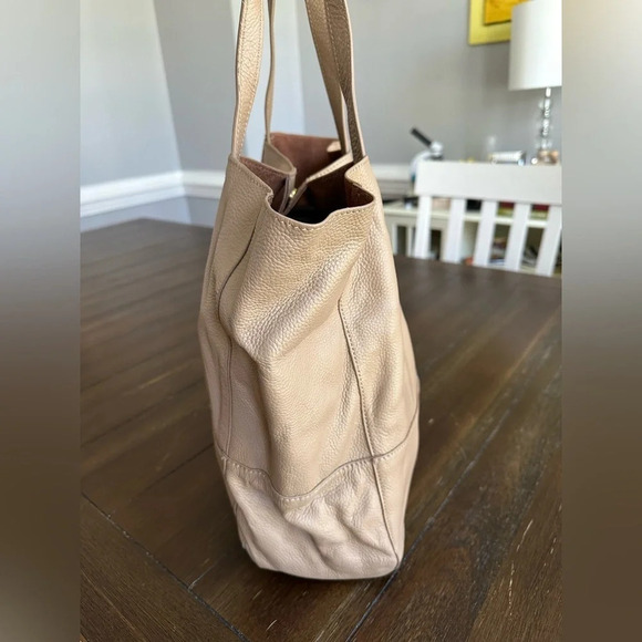 Saks Fifth Avenue Snakeskin Tote Bag - Neutrals Totes  Saks Fifth Ave tote bag